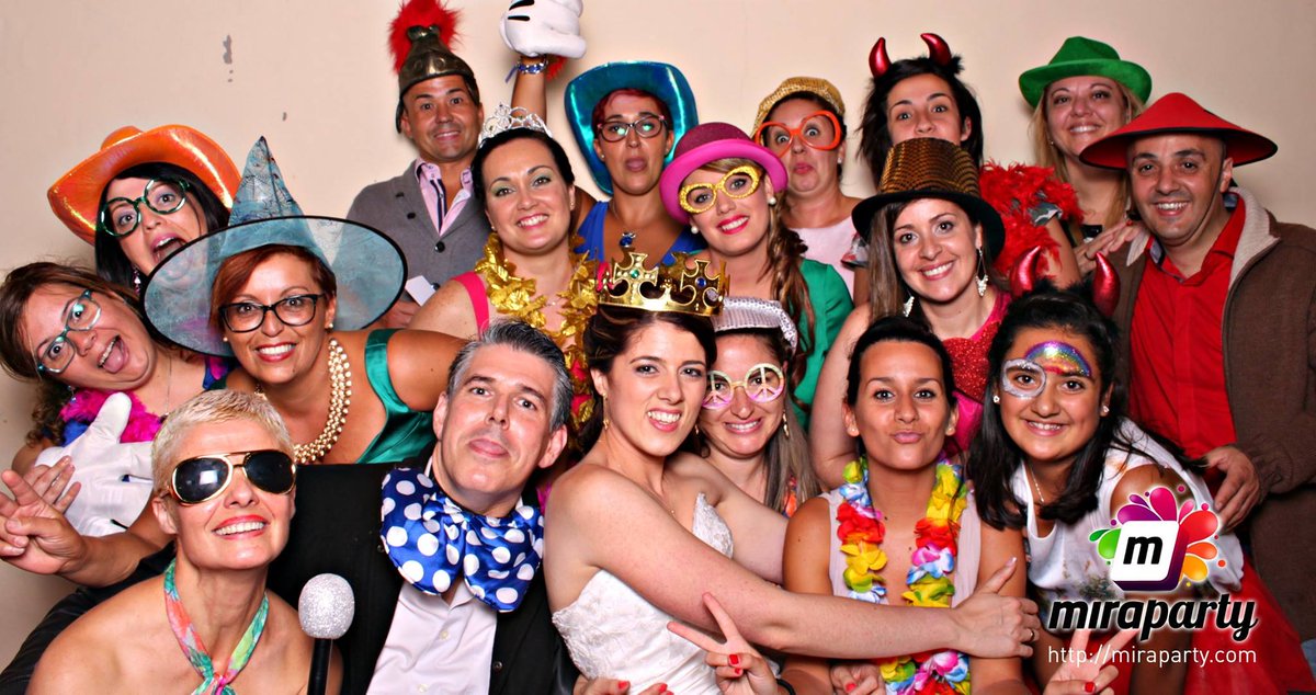 miraparty's tweet photo. Temporada de #bodas Si queréis pasarlo tan bien como en la de Nayra y JuanJavier no olvidéis el #photocall miraparty https://t.co/vwXnOphFFb