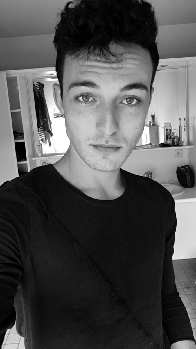 BoycodeGrego's tweet image. 😉