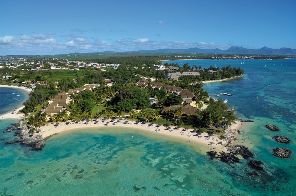 BeachcomberES's tweet photo. Espectacular vista panorámica de #Mauricio https://t.co/kIDq75undX #LeCanonnier #Bchotels #FelizMartes https://t.co/uSOt328wnv