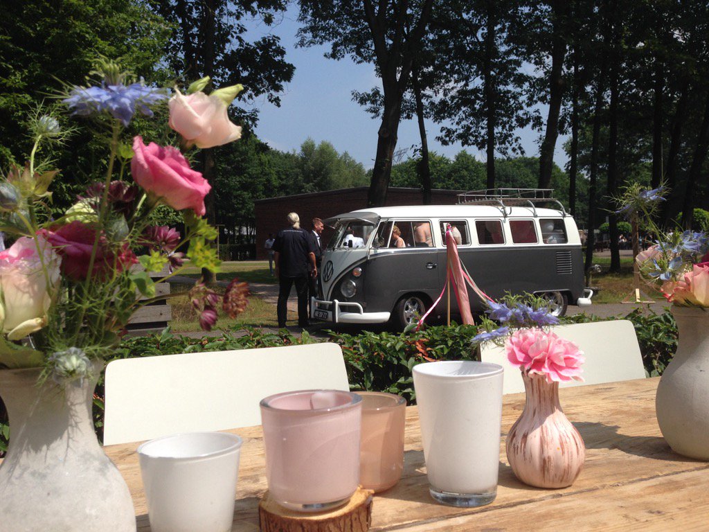 kevinvanhooft's tweet photo. Prachtige ontvangst bruidspaar  @Boshuys_Best met @Hutten_NL ook #trouwen in de regio #eindhoven ? boshuysbest.nl https://t.co/wjiQb5WrTg