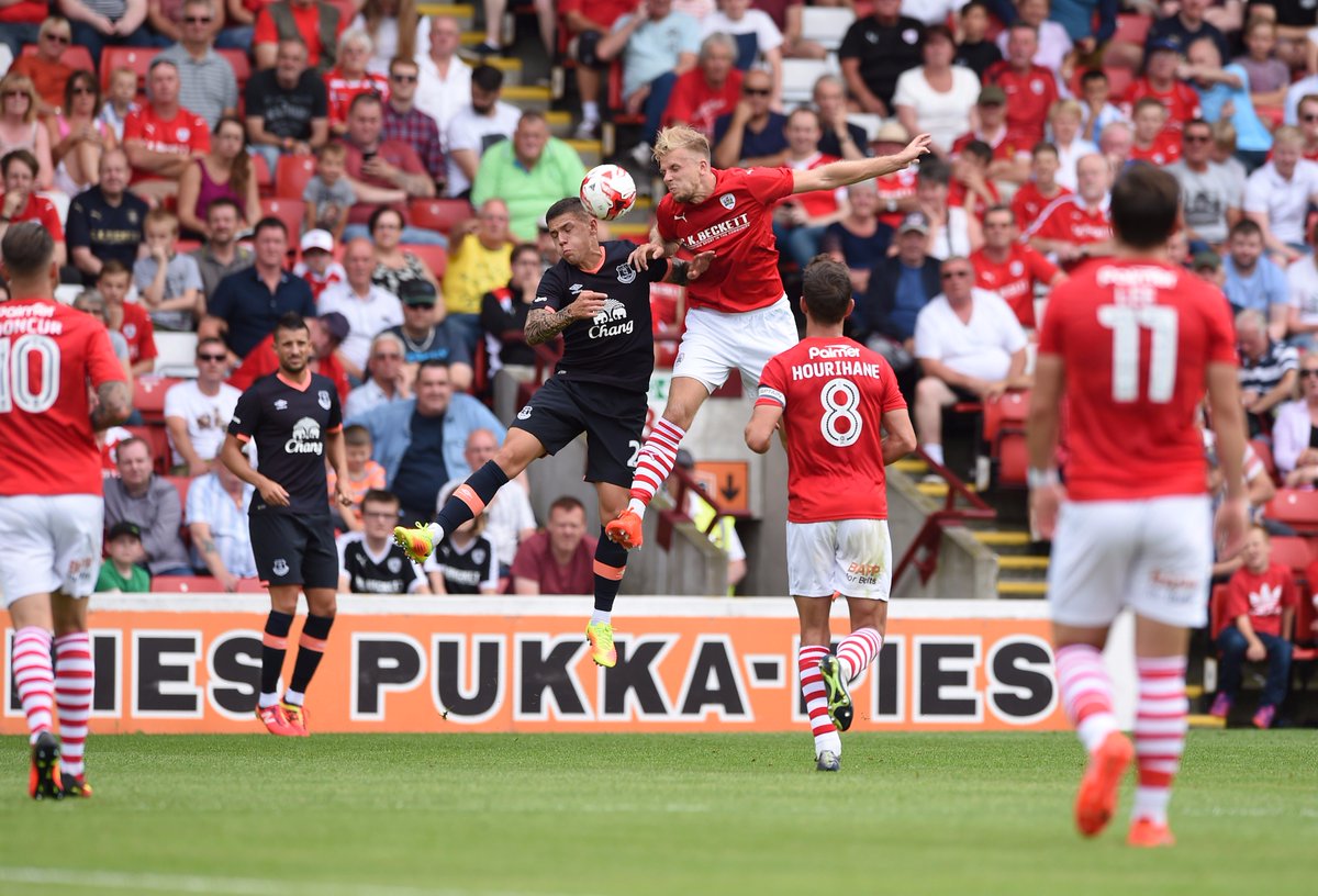 BarnsleyFC's tweet photo. Morning Reds! It's Matchday! Back at Oakwell tonight as we take on @HullCity 7:30pm Kick Off! #COYR https://t.co/Iw7KHElUL0