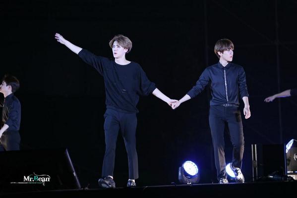 minheexo's tweet photo. This is a very beautiful pic of Sehun & Baekhyun but my eyes spotted tiny Kyungsoo on the left ๐
#sebaek #sebaeksoo https://t.co/IUQSdd6Ghf