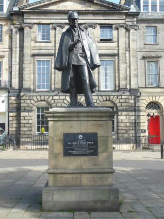 FMBScot_Gordon's tweet photo. In 1991 our Edinburgh members donated this statue to the city on our 50th anniversary #fmb75 @fmbuilders Elementary. https://t.co/7hmXZ1XwmX