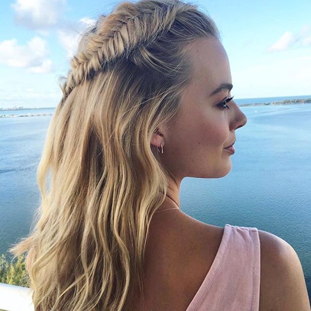 LayeredOnline's tweet photo. Dear #hair gods, can we just BE @MargotRobbie, please? https://t.co/2NYXJ10bwK #bbloggers https://t.co/L5zXkA41Dp