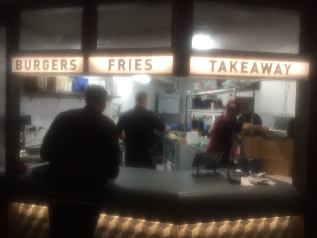 ShayneCurrieNZH's tweet photo. Mt Eden: more corner burger joints than corner dairies...the latest opened today #cornerburger https://t.co/DvgbYgzA6a