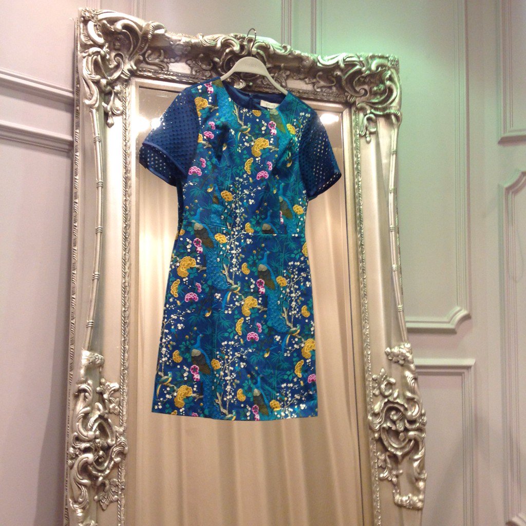 oasis_leeds's tweet photo. This V&amp;A dress is simply stunning! #mylifeinprint https://t.co/yuKPw1JIc5
