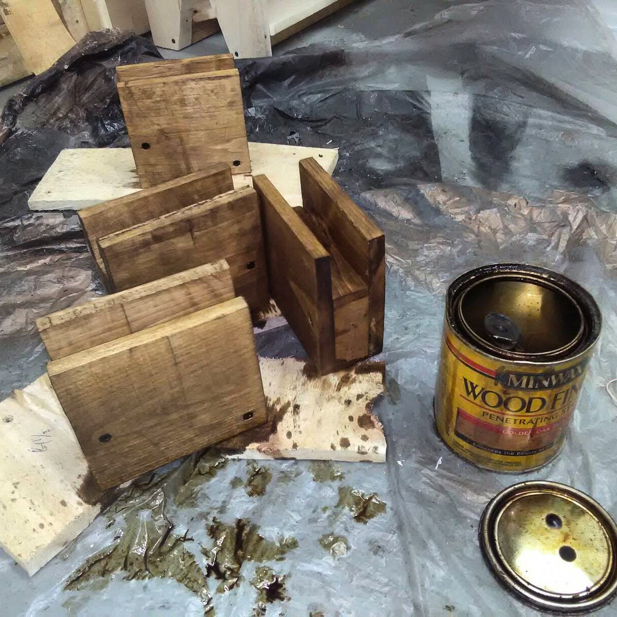 reypurposed's tweet photo. The original #bedrisers prototype that launched my #etsy career. #diy #pallets #upcycle #repurpose #wood #bedroom https://t.co/rvfWtInlIF