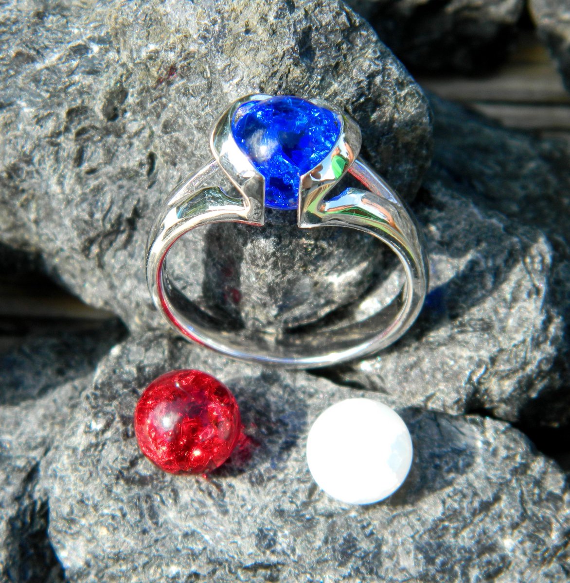 TrendyStone's tweet photo. Marble ring with 3 fried glass stones the can interchanged. https://t.co/EakoKBYK1v #silverrings #rings https://t.co/yRDoTd64TL