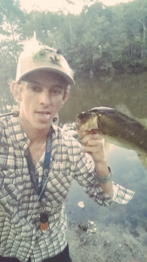 lefeflies's tweet photo. Catching some #bass right on #unf campus! #florida #fishing #fly @_sunnysouth_ https://t.co/7ihJ66d2GL