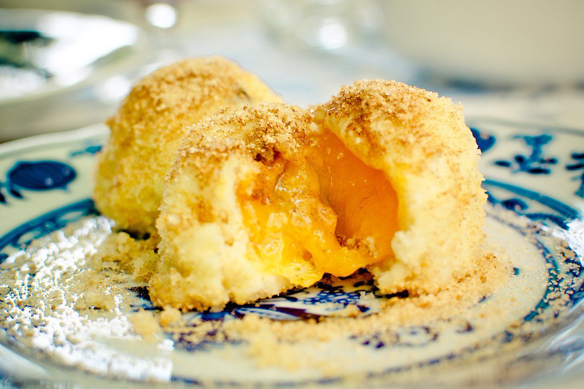 patatasacasavel's tweet photo. #RecetasPatateras Hoy os traemos: Marillenknödel o albóndigas de albaricoque. https://t.co/jLMZip4mCZ #ACasaVella https://t.co/dWJ4BgzZxR