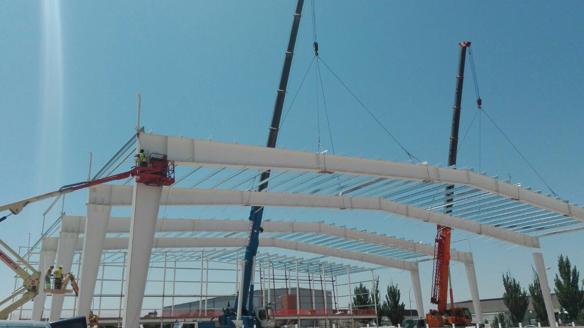 FernandezPeno's tweet photo. Nave en Alcazar de San Juan (Ciudad Real) #estructurasmetalicas #construccion #cerrajeria #estructuraarmada https://t.co/bxHvIxZUm1