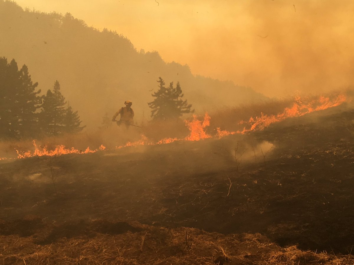 CALFIRE_PIO's tweet photo. Just In - #SoberanesFire near Big Sur now 19,311 acres &amp; 10% cont. Firefighters continue to fight from air &amp; ground https://t.co/c6qnXFjaqs