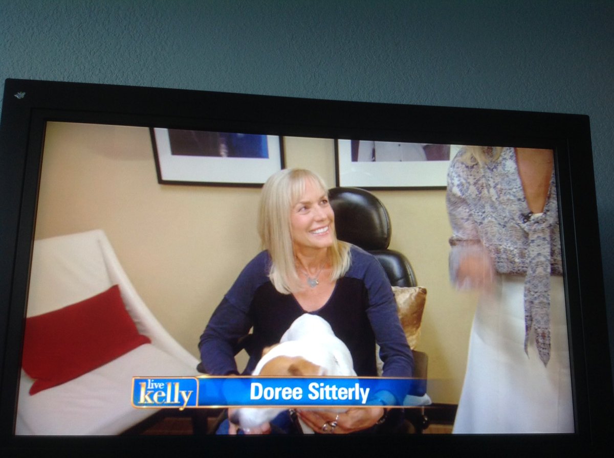 LAlupusLady's tweet photo. Thrilled to se "Twinkie" and Doree on @LiveKelly up next the "Balloon Pop!" #LiveDogDays https://t.co/H8TOveJrDL