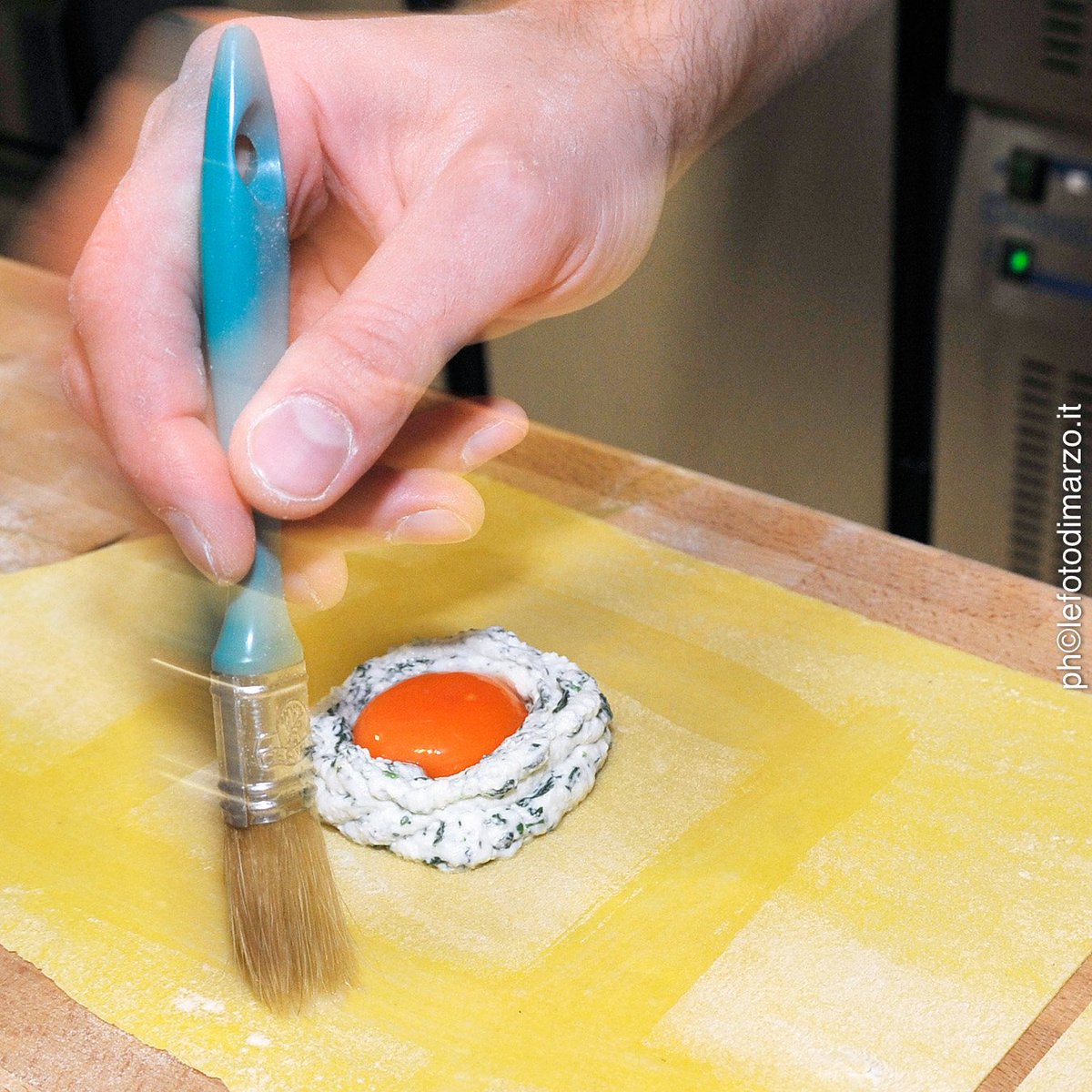 ICIFitalia's tweet photo. #ricetta #icif #recipe #raviolone al #tuorlo d'#uovo
Big #raviolo with #egg #yolk
#cooking #lesson #lezione #cucina https://t.co/gTGtNsiDoj
