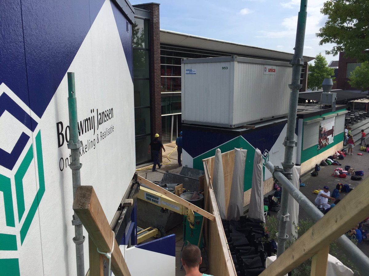 <a href="/TheaterVenray/">Schouwburg Venray</a> ook tijdens bouwvakvakantie jaar gaat de verbouwing gewoon door. Super bezig mannen! #team