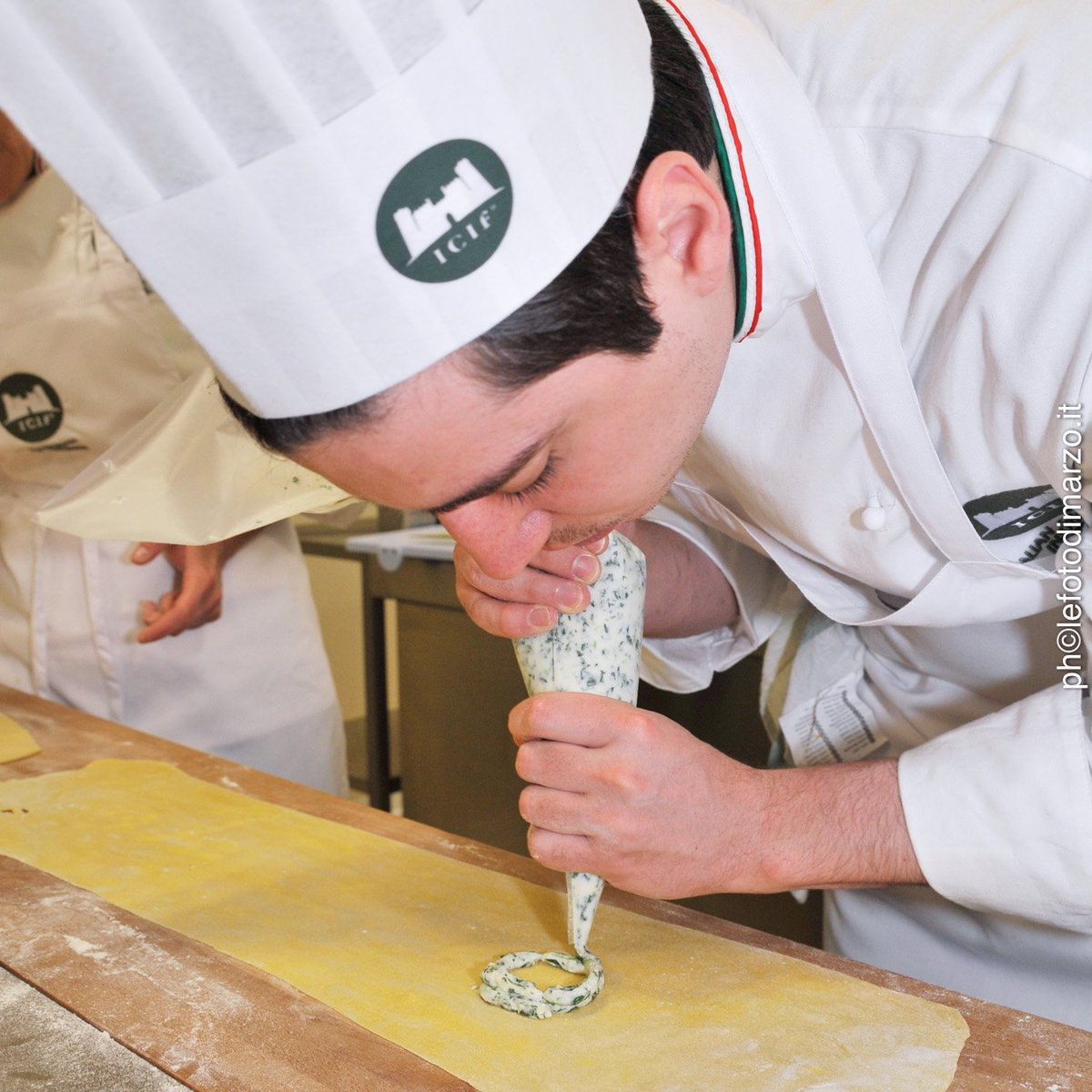 ICIFitalia's tweet photo. #ricetta #icif #recipe #raviolone al #tuorlo d'#uovo
Big #raviolo with #egg #yolk
#cooking #lesson #lezione #cucina https://t.co/gTGtNsiDoj