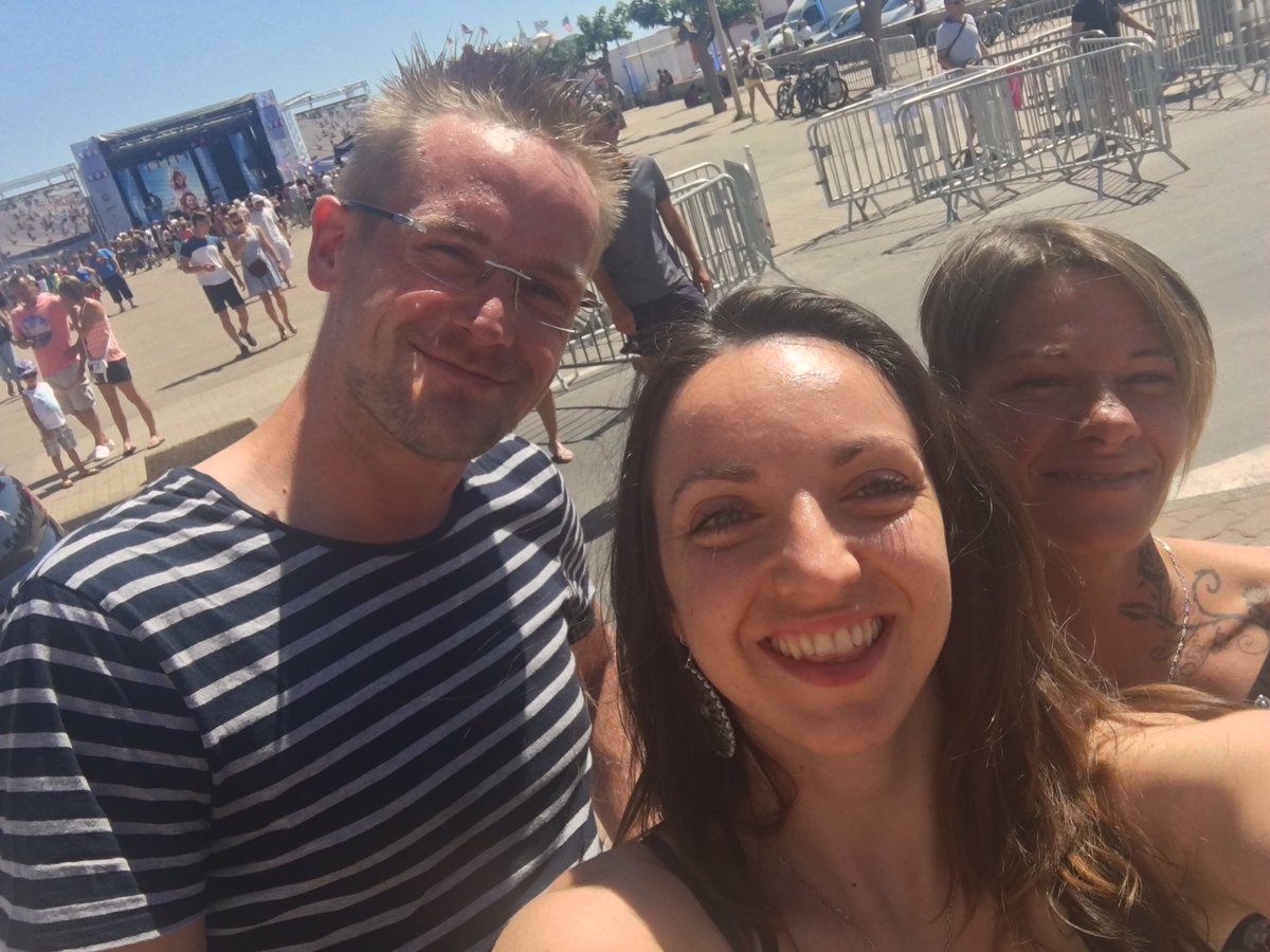 ManonChouky's tweet photo. De la part du restaurant Le Phare en face de la #TourneeTF1 😄 https://t.co/ANPEoIqO5b