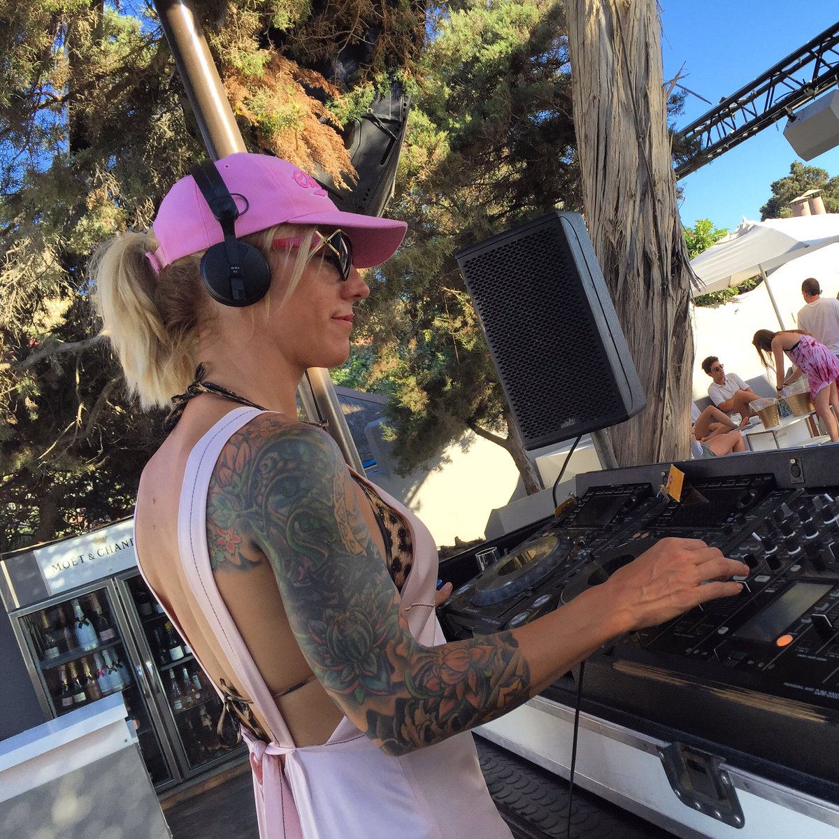 EliRojasDj's tweet photo. Yesterday! #EliRojasAndFriends at @BlueMarlinIbiza with @suzuki_suzi and @DjTaniaMoon #Djanes #Ibiza #Summer2016 🔊🎶💕 https://t.co/L6f0o5lGSh