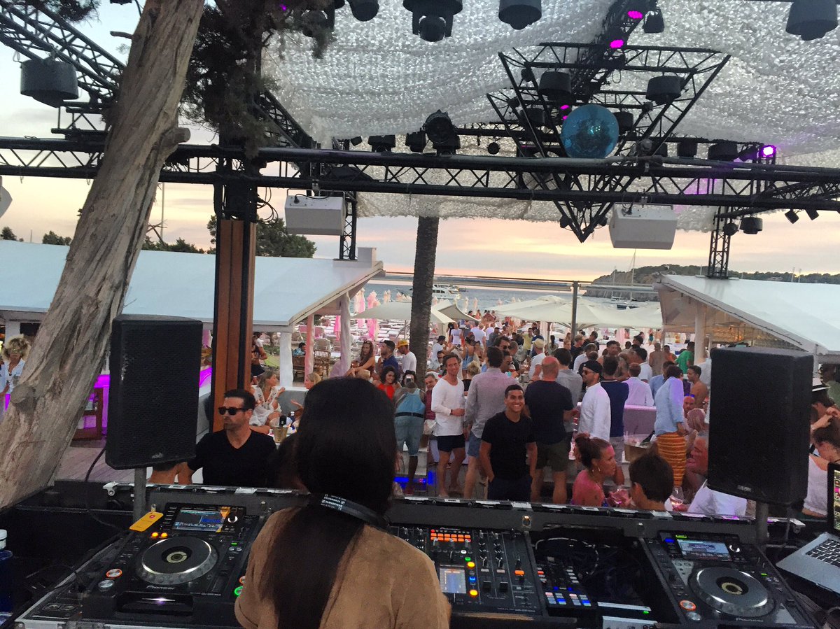 EliRojasDj's tweet photo. Yesterday! #EliRojasAndFriends at @BlueMarlinIbiza with @suzuki_suzi and @DjTaniaMoon #Djanes #Ibiza #Summer2016 🔊🎶💕 https://t.co/L6f0o5lGSh