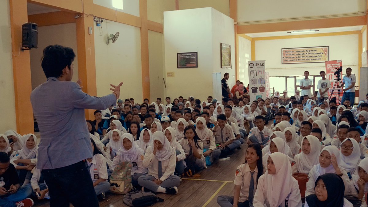 Moektito's tweet image. Hari ini tadi meriah sekali di SMKN 10 Malang #LoopKePo #LOOP_ID