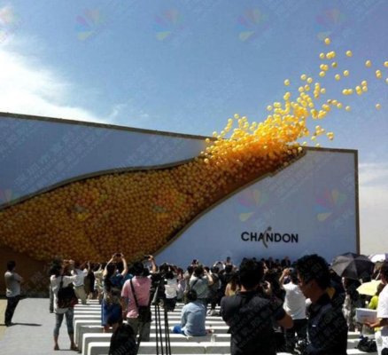 FoodBev's tweet image. Fun marketing concept from @Moet_UK Would this make you more included to purchase a bottle?