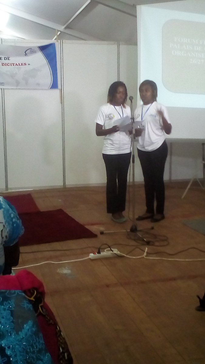 HororeBELL's tweet photo. Forum "Africa femmes digitales " presentation de l'application "technique de premiers secours " #AFD2016 https://t.co/ZsrW9iMqHG