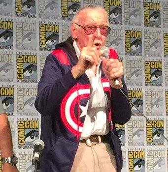 Elphaba_de_Oz's tweet photo. Si no has visto a #StanLee en la Comic Con de San Diego es porque no has querido. Omnipresente Stan!! 🙌✌ #CCSD2016 https://t.co/MPMekbNQIk