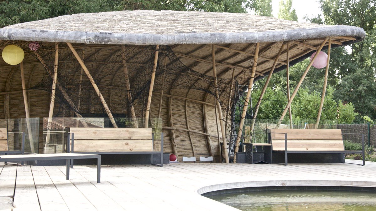el porche en una casa preciosa toda pensada según conceptos ecología 
#canyaviva <a href="/elenascaratti/">elena scaratti</a>