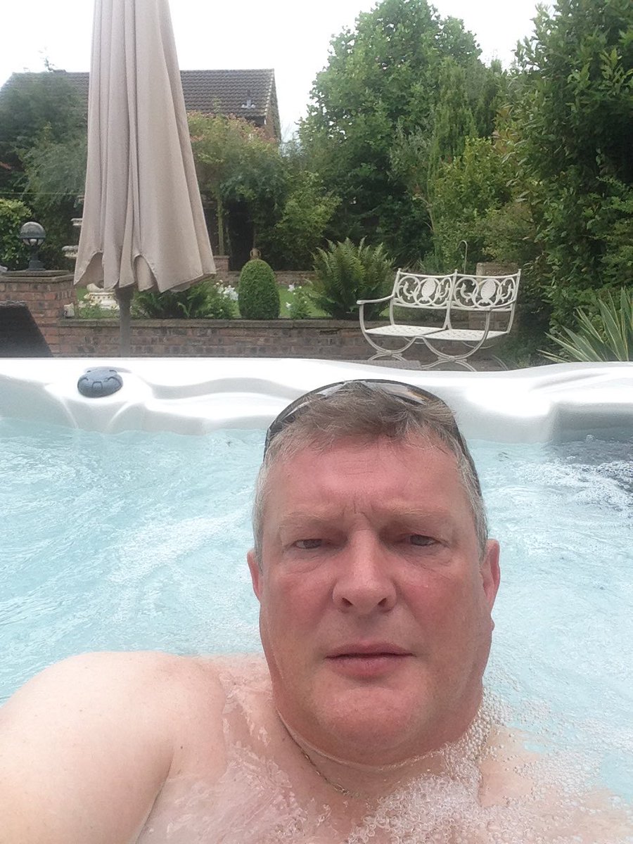 PeterTa75875224's tweet photo. Chill time before work #busyweekend #intbackyard https://t.co/9kcVtfZrEA