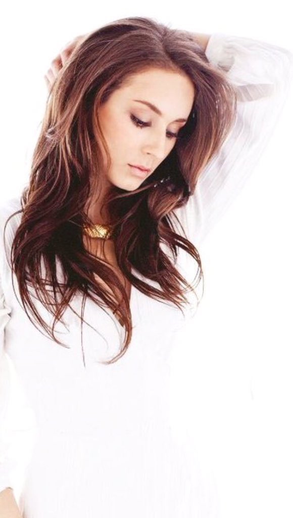 PLLBITCHESSS's tweet photo. RT for this beautiful angel 😇👏🏼 @SleepintheGardn https://t.co/rqg7IjpmtY