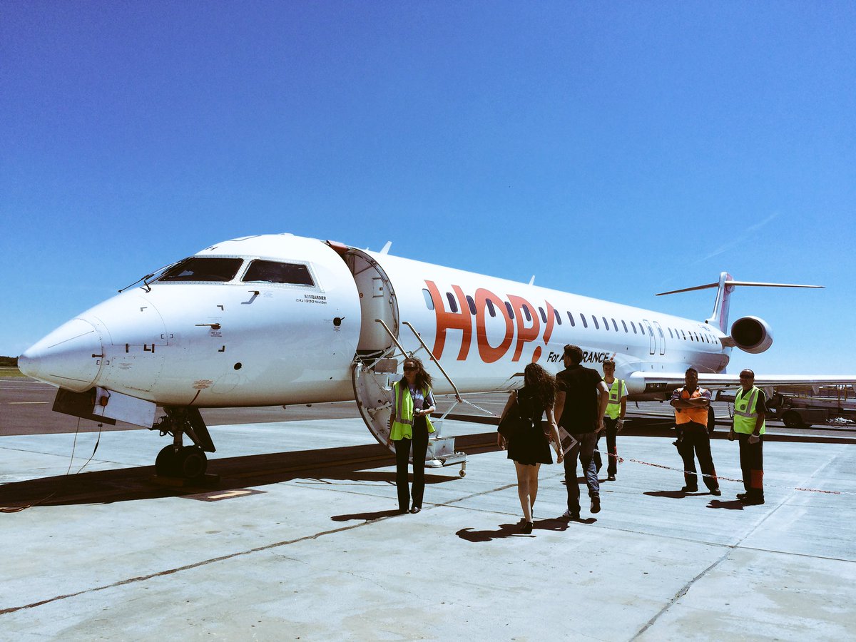 ManonJkm's tweet photo. L'élégant CRJ 1000 depuis @MPLaeroport ✈️ (cc @hopinfos) #bombardier #tarmac #findesvacances https://t.co/EfuMIzOlO3