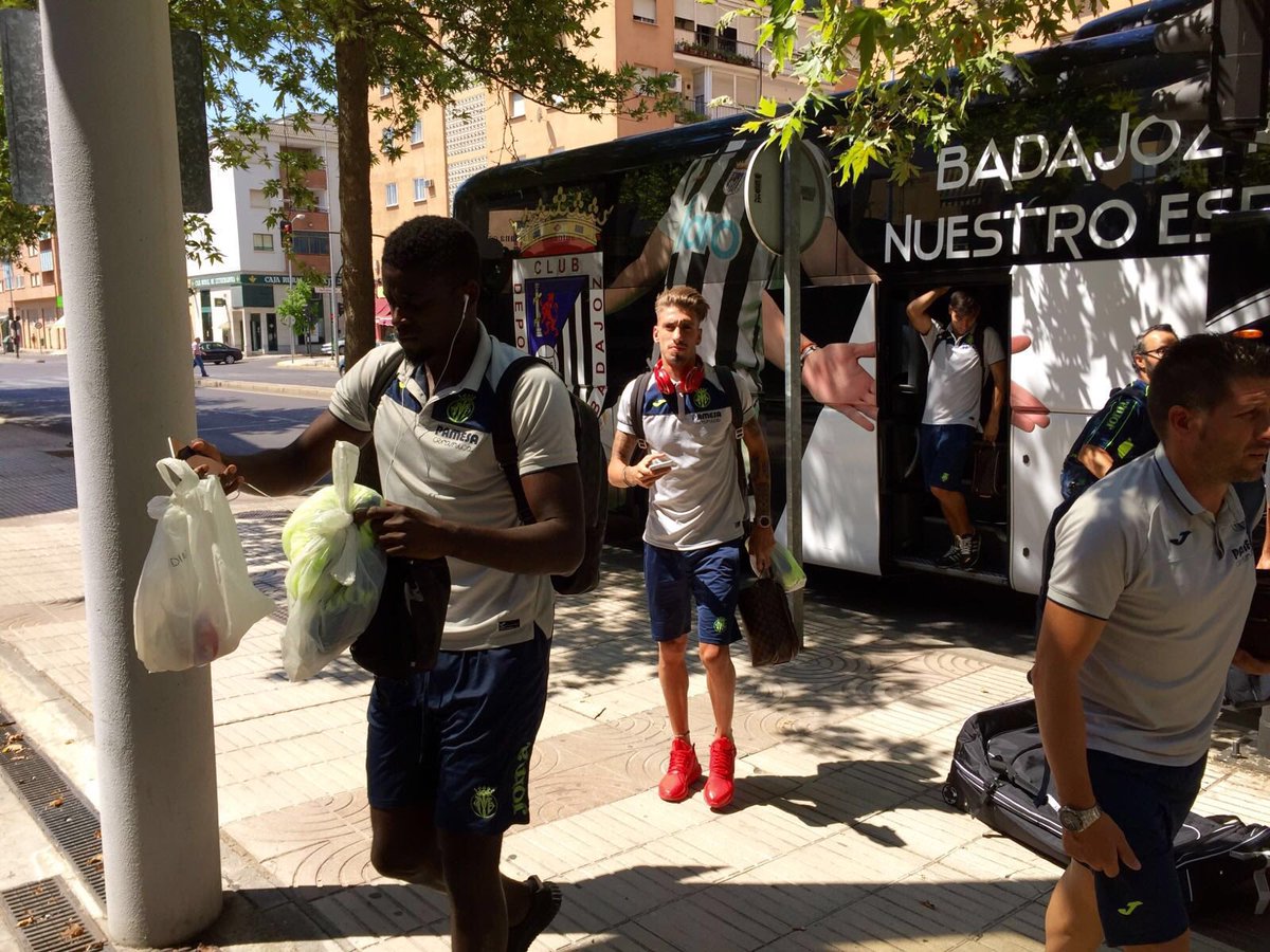 El equipo ya está en Badajoz para enfrentarse esta tarde a las 20.15h ante el @Sporting_CP. #TrofeoIberico