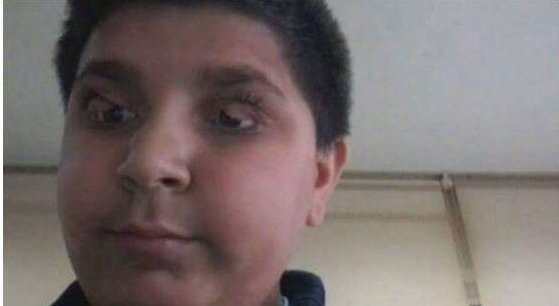 Ortaokulda göz kapağını geriye kıvırıp etrafa korku saçan bu  şerefsizler yüzünden genç yaşta sinir hastası oldum