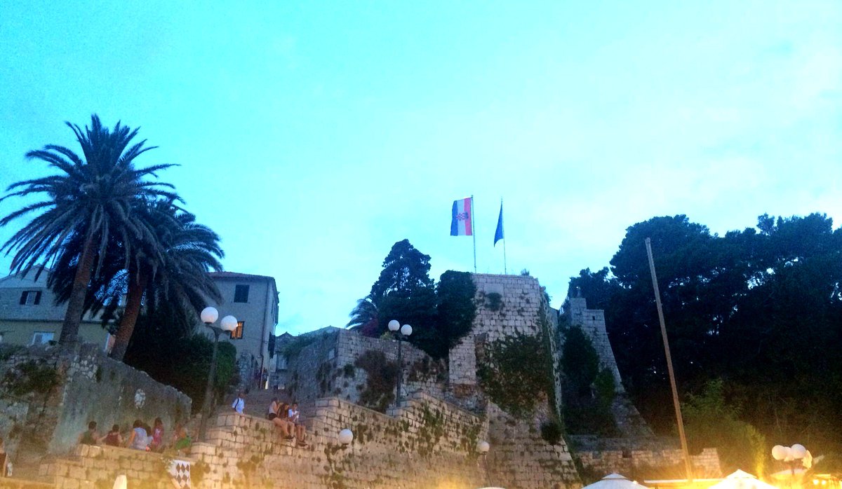 GlasHrvatske's tweet photo. Započeo najveći i najstariji srednjovjekovni #festival u Hrvatskoj #Rabska #fjera #CROinfo https://t.co/tXjSBElSWC https://t.co/B92ox0gFkl