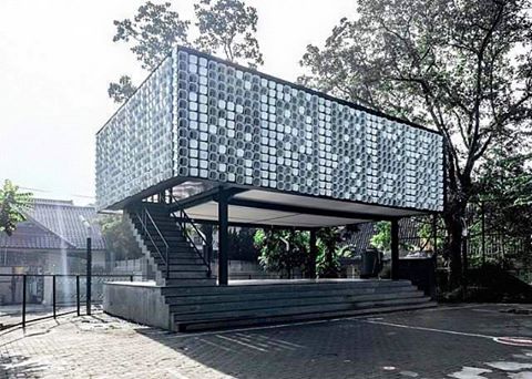 2.000 Adet Kullanılmış Dondurma Kabından Cephe Tasarlamak