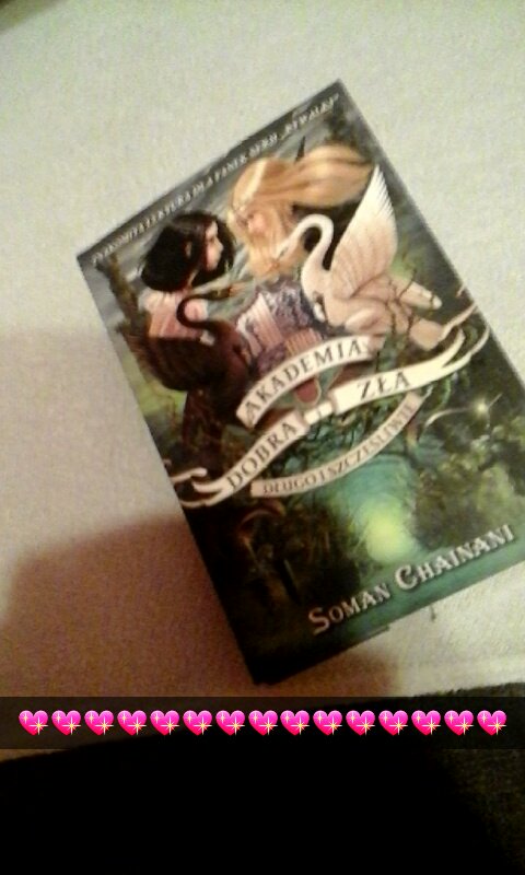 Yukino182002's tweet photo. Soman Chainani Akademia Dobra i Zลa #SchoolforGoodandEvil #lasteverafter #book #akdemia @SomanChainani @TwitterBooks https://t.co/jgYQ4p01jI