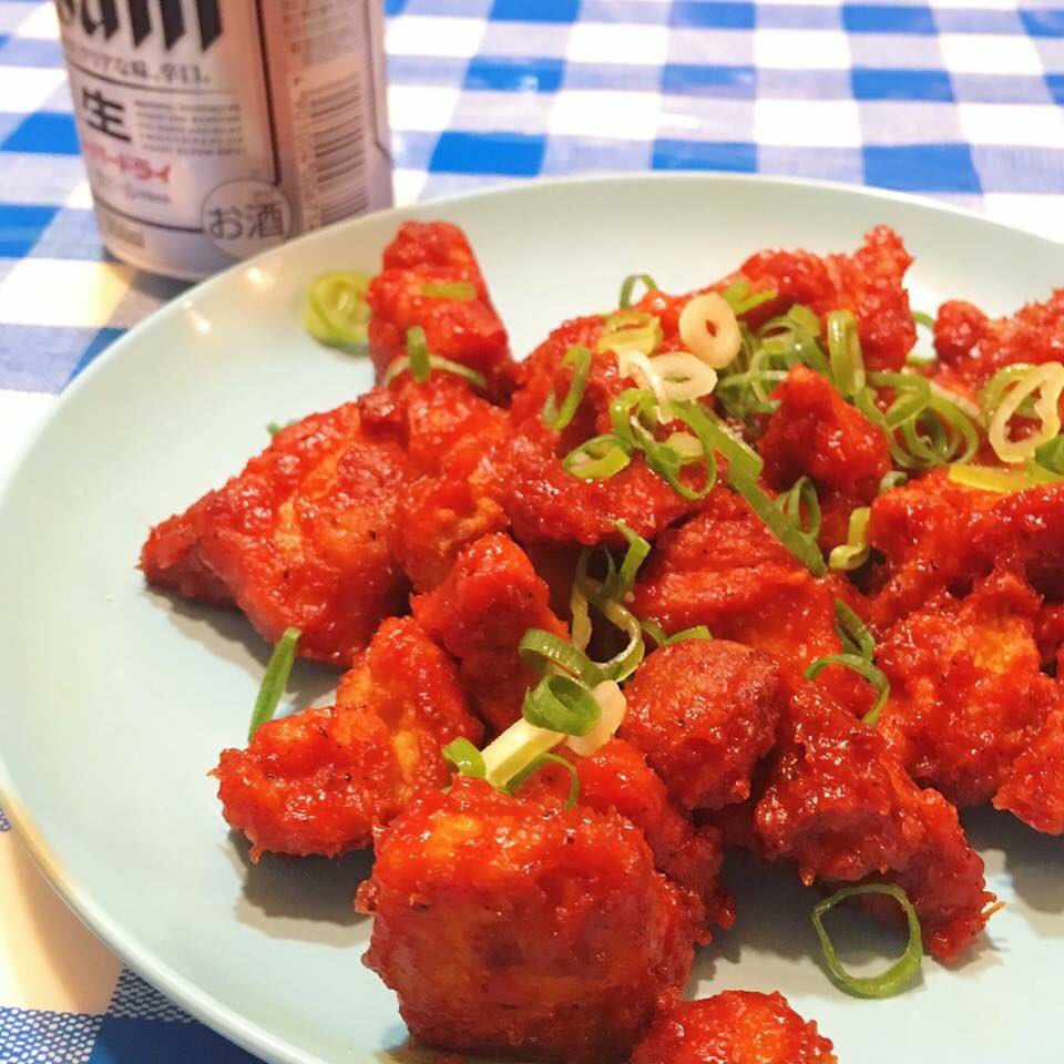 インド式カレー屋さん On Twitter チキン65ってどんなんですか とお尋ね頂く事が多いのでご紹介を チキン65もお店によって色々ですが 当店はチキンを揚げ焼きした物にココナッツ風味のタレを絡ませた甘辛ジューシーなお味です