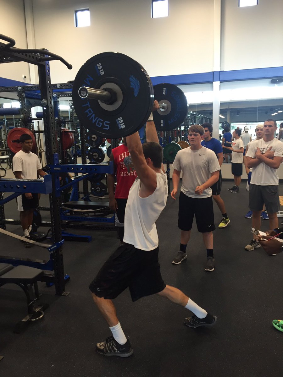 HCHSAthletics: First workout in the new strength and conditioning center!  #stangpower