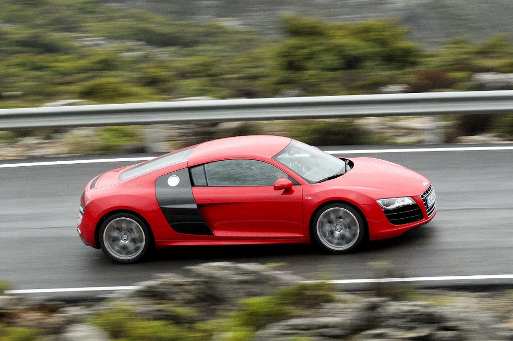 evomagazine's tweet photo. Here's our pick of the best supercars to be had for under £50,000 https://t.co/oadwnSG6uU https://t.co/Cv61tzMjYq