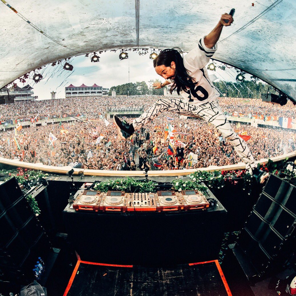 High on @tomorrowland https://t.co/DMgTJKlarX