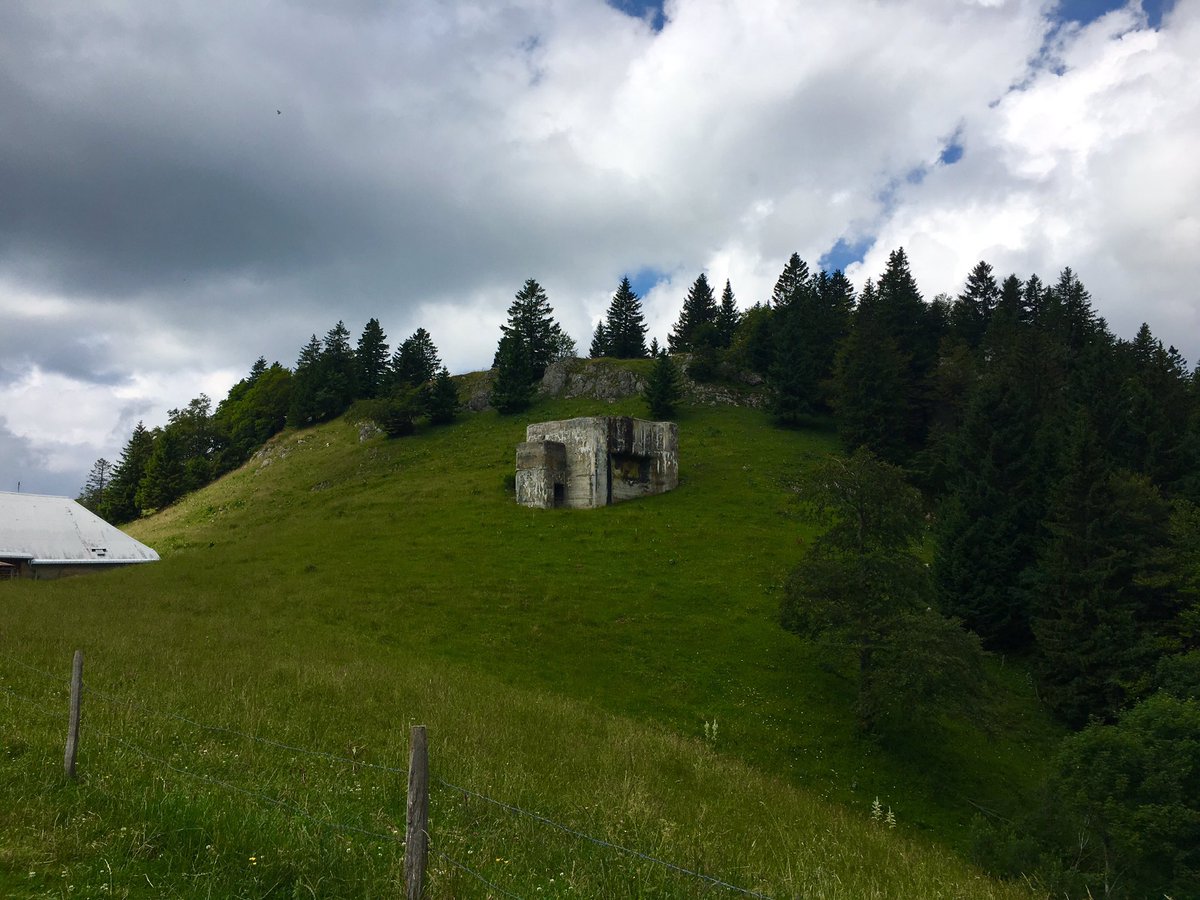 meisterrem's tweet photo. Biken entlang der Landesgrenze #jura #troislac https://t.co/0OHgibTnfk