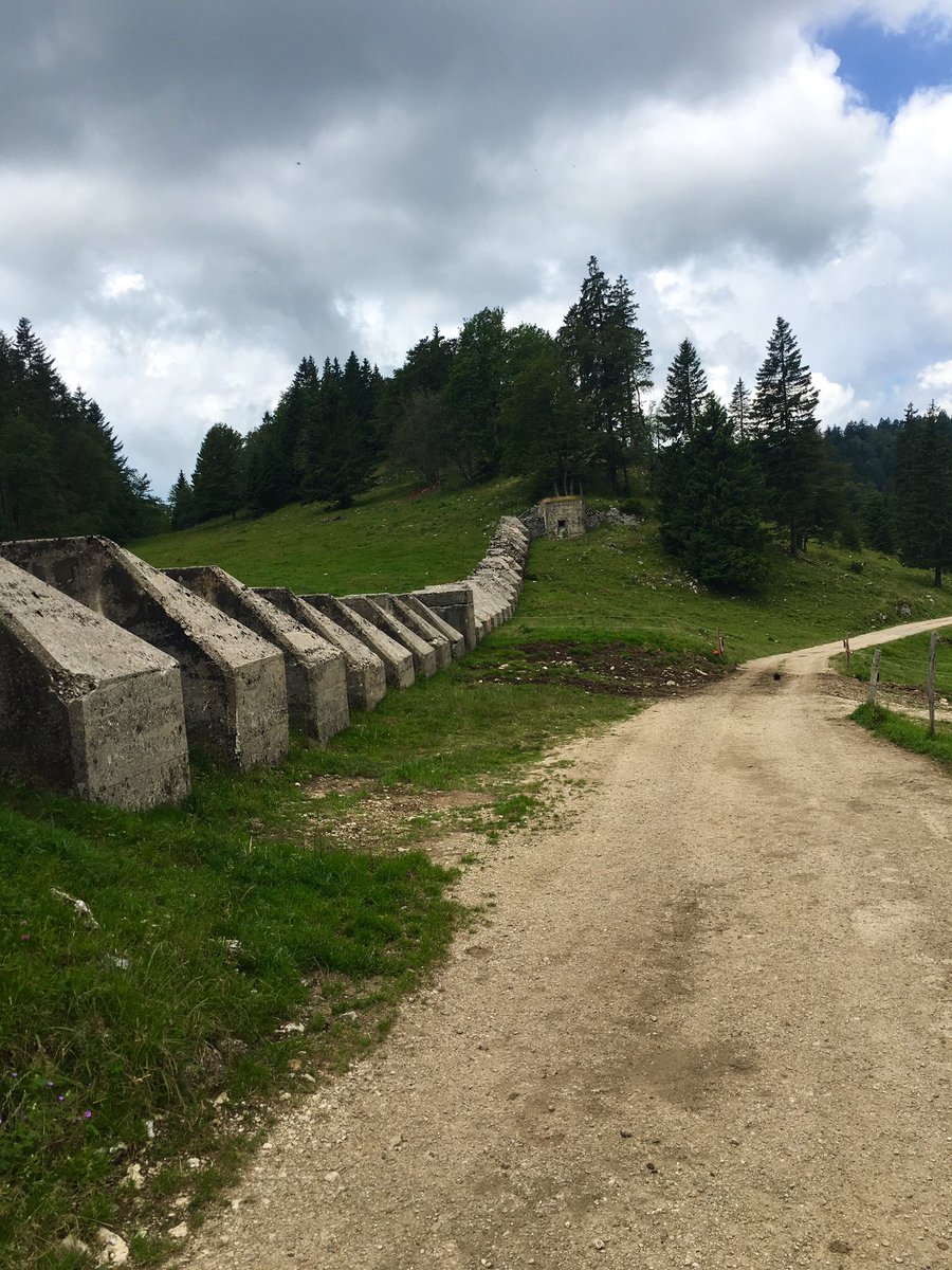 meisterrem's tweet photo. Biken entlang der Landesgrenze #jura #troislac https://t.co/0OHgibTnfk