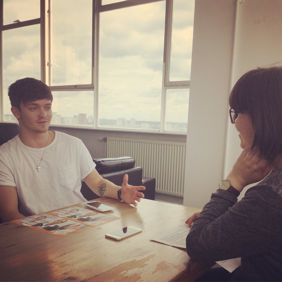 Stylebham's tweet photo. Backstage at the interview with the lovely @TheVampsCon @TheVampsband #stylebham #issue50 #connorball #thevamps https://t.co/7DSAuIHozI