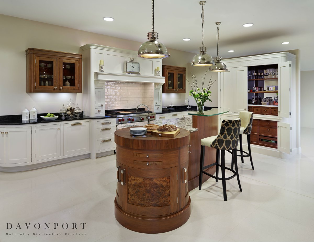 This Tillingham #kitchen is in our #Colchester showroom. Why not pop in &amp; see for yourself? ow.ly/ZOJz302sSRX