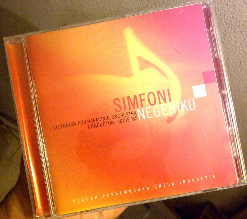 addiems's tweet photo. Lagu Indonesia Raya y kurekam pd 1997 itu dikemas dlm CD Simfoni Negeriku brsm lagu2 patriotik Ind.
#SimfoniNegeriku https://t.co/CYpKj6DXT4