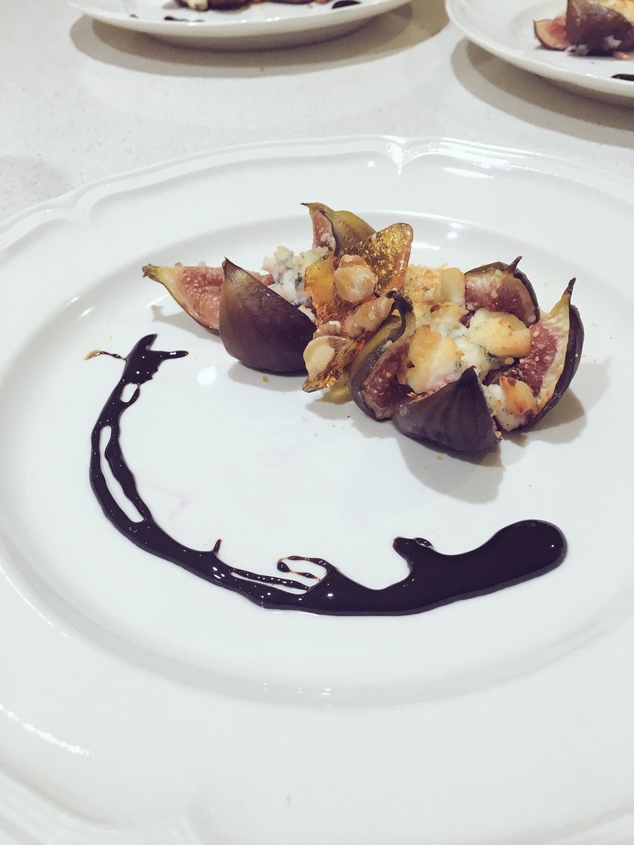 dpocarroll's tweet photo. Roasted figs & goats cheese, w/ walnut praline and balsamic maple glaze π #homecooking #notsomasterchef https://t.co/RFzNswFbOT
