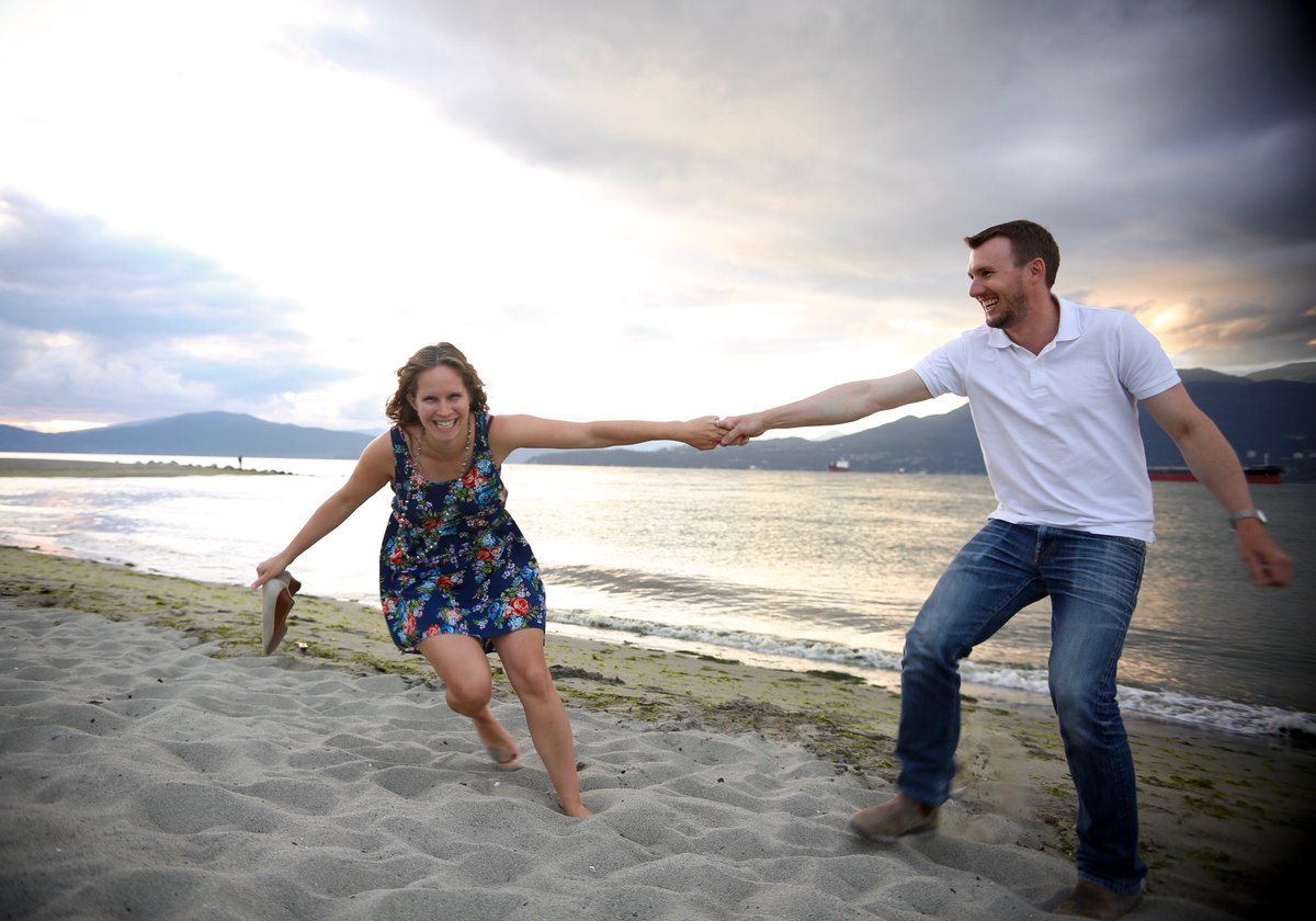 SimplyBlueWed's tweet image. New vendors in the guide! 
Elizabeth Baldwin Productions (right) &amp;amp; Silver Fox Design + Calligraphy (left)