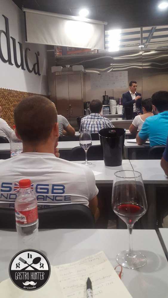 GastroHunterGRX's tweet photo. La nueva generación #formación #topsala #sumilleria https://t.co/kAdXL6BtcU una masterclass para recorrer el mundo https://t.co/m5xMPBYOBc