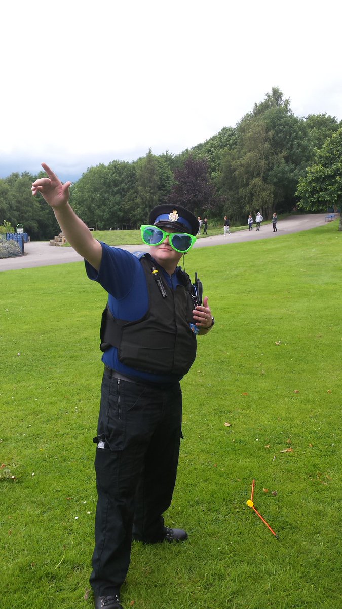 SaraSmithFCHO's tweet photo. Derker school holiday Fun !!With the PCSO'S https://t.co/eCk9NFKOUZ