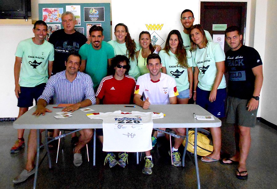 <a href="/MParejoMaza/">Martín Parejo</a> i Tim Stewart visiten el Casal d'Estiu de #Martorelles martorelles.cat/actualitat/not… #viuESPORTSmartorelles